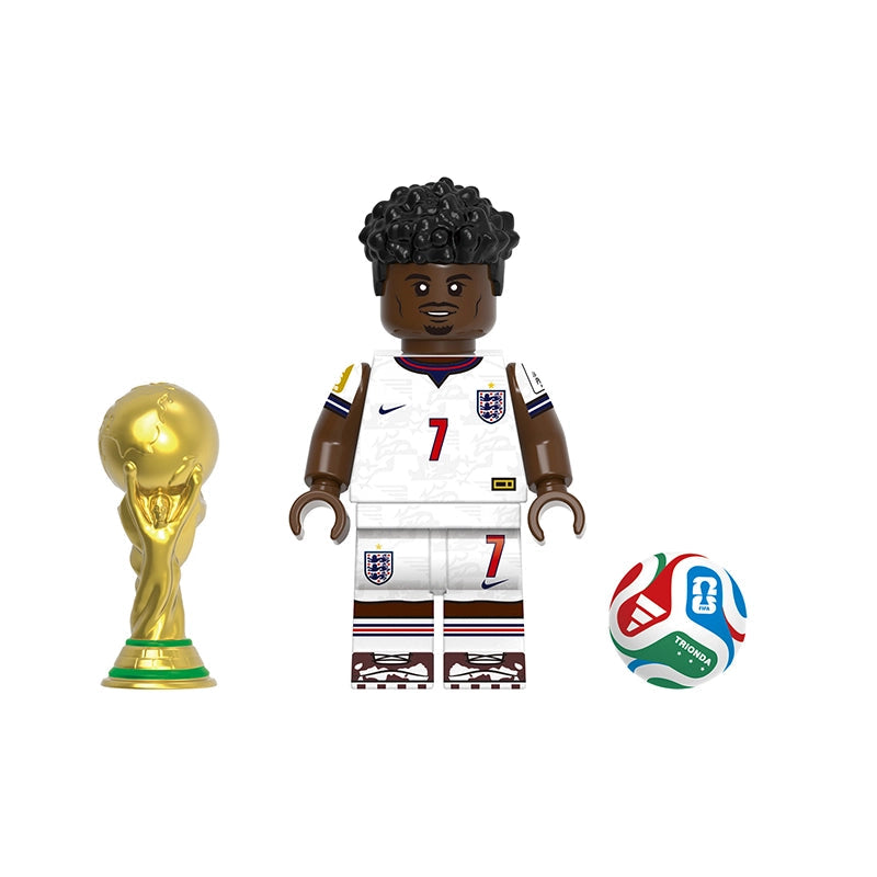 A toy soccer player minifigure labeled 'Saka' with a white England jersey, number 7, alongside a gold FIFA trophy and a multicolor soccer ball on a white background. A gray label at the top reads 'GH0822'.